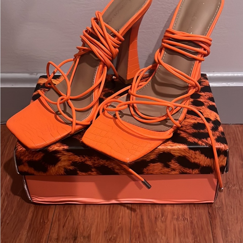 Tie up heels size 7.5